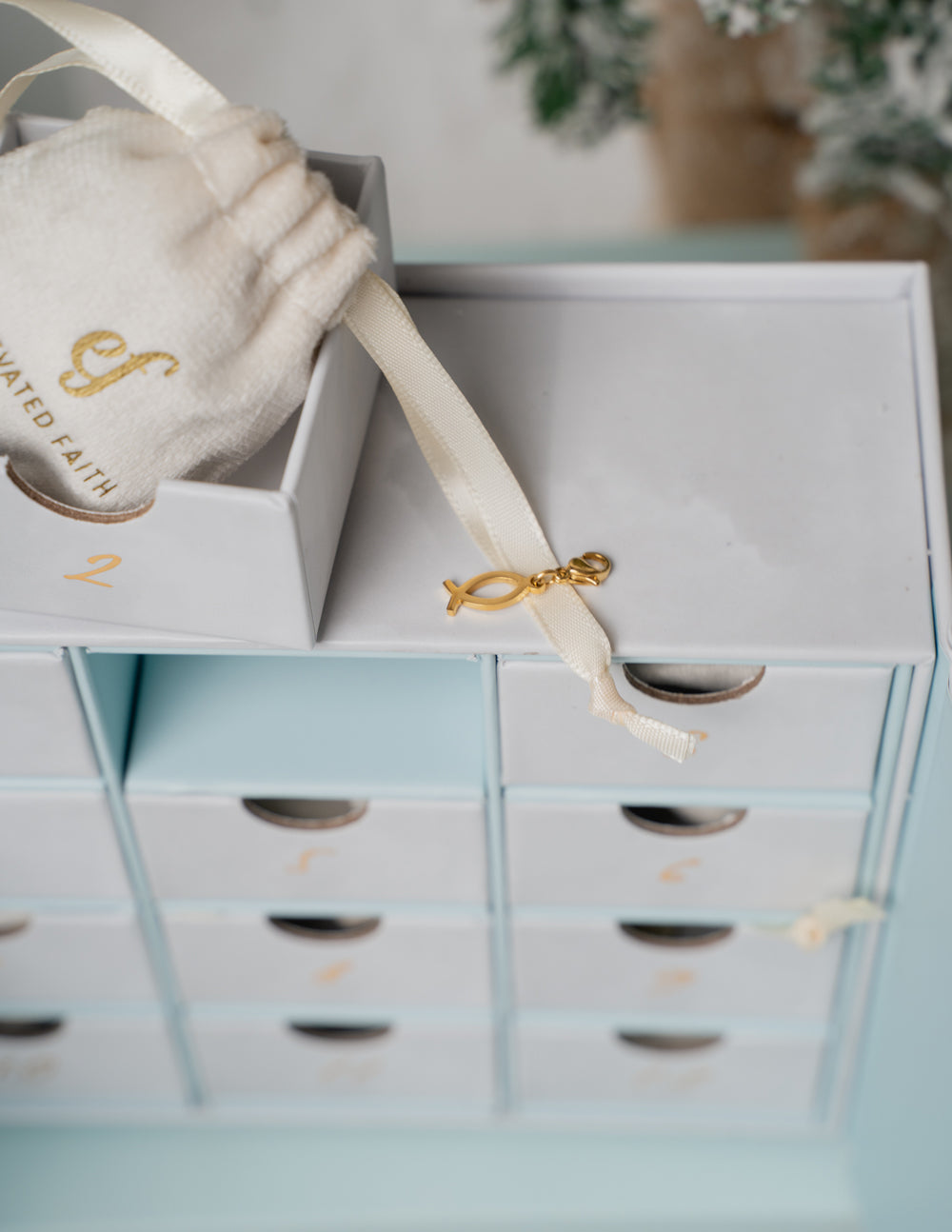 2025-12-Days-of-EF-Jewelry-Advent-Calendar-Box_04.jpg