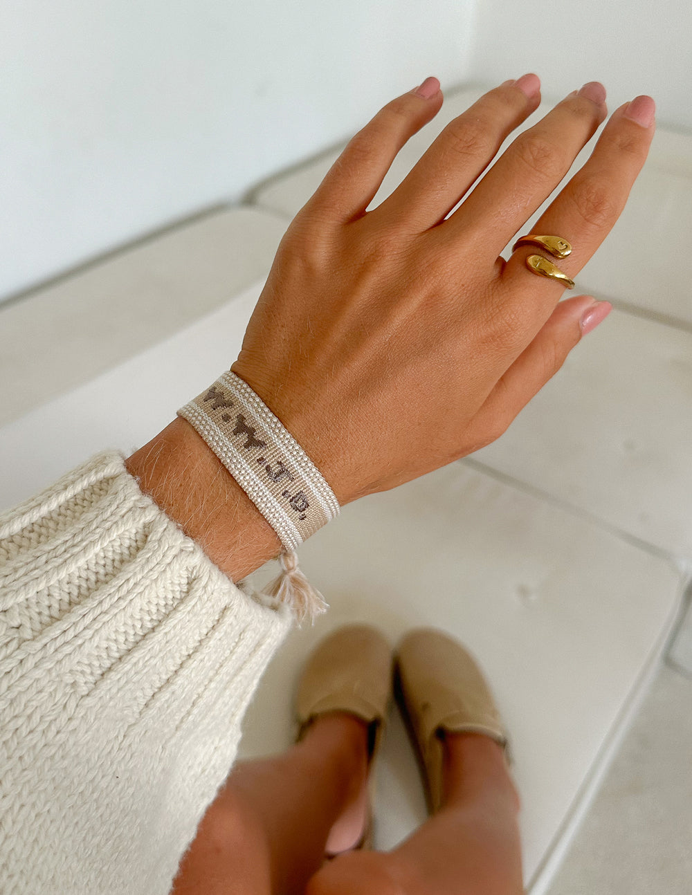 Beige-WWJD-Embroidered-Bracelet_01_959ce4fe-3798-403a-ac88-165ce30ce8db.jpg