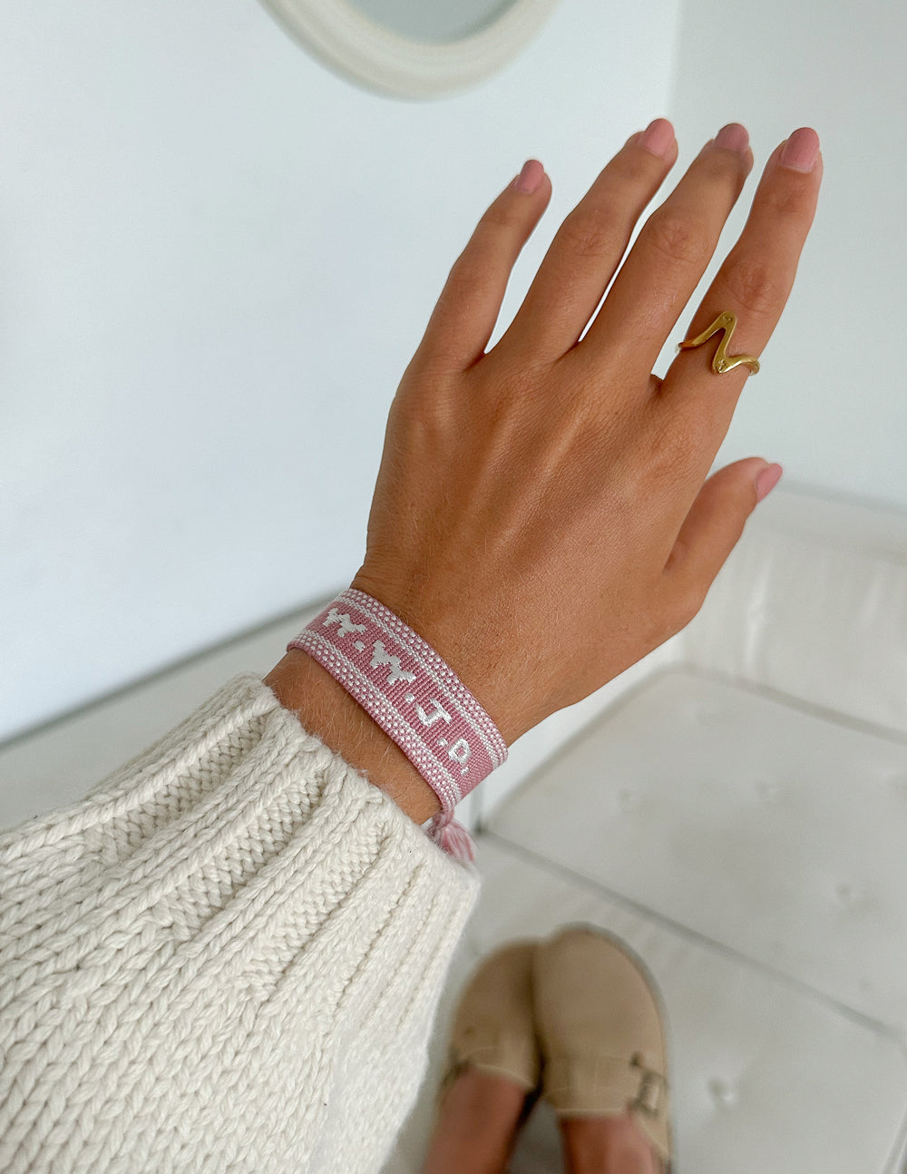 Pink-WWJD-Embroidered-Bracelet_01_85bc9dfc-cac5-4056-b296-87a5e29afefb.jpg