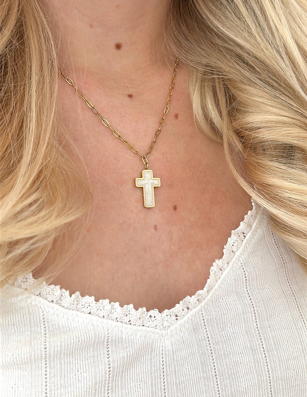 White-Enamel-Cross-Necklace_03.jpg