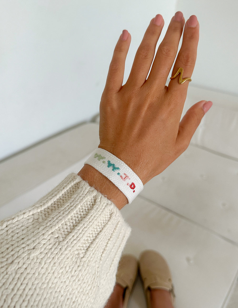 White-WWJD-Embroidered-Bracelet_05.jpg